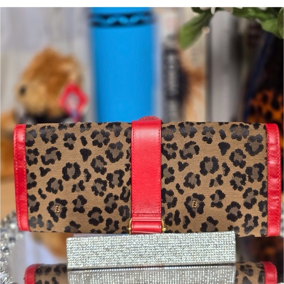 Preloved Vintage Fendi Roll Pouch/Clutch with push lock - Picture 7 of 10